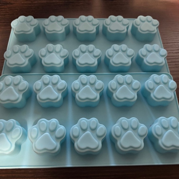 PAWPRINT MOLDS X 2 - Picture 1 of 3